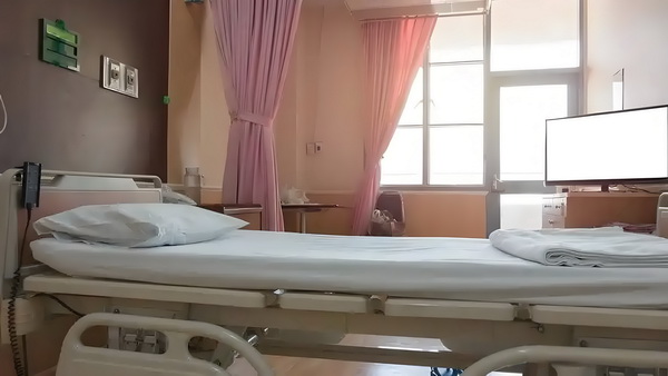 转深户落户_《灼灼韶华》6个男人喜欢康二妞，错过了最爱她的，选上的狠又渣 的该放弃我真吗这段婚姻